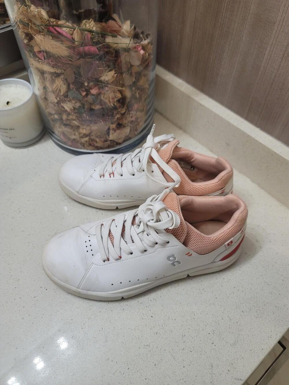On THE ROGER Advantage - White / Rosehip - Womens Sz 6.5 - Picture 3 of 7
